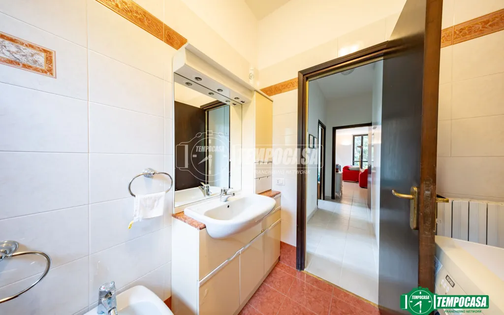 Salles de bain - Trilocale with Private Garden near Lake Lesa