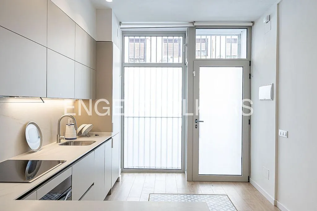Cuisine - Contemporary Duplex with Balcony in Ciudad Jardín