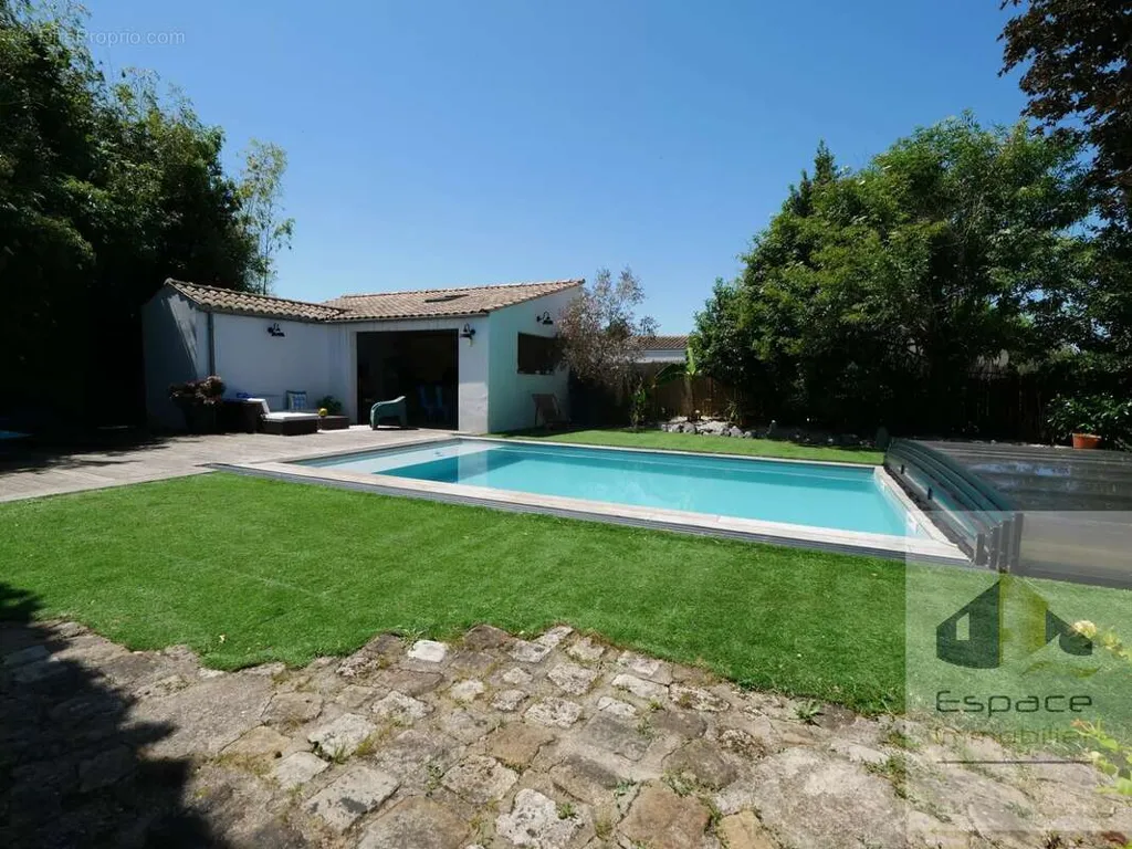 Piscina - Rustic Stone House with Pool near Aigrefeuille d'Aunis