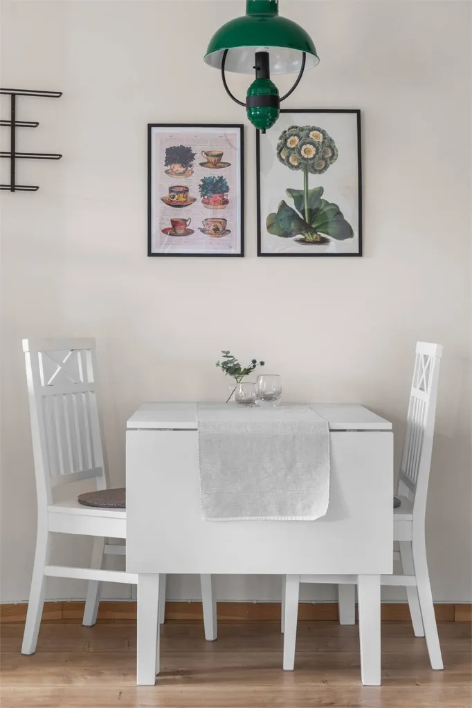 Sala da pranzo - Apartment with South-West Balcony in Tumba