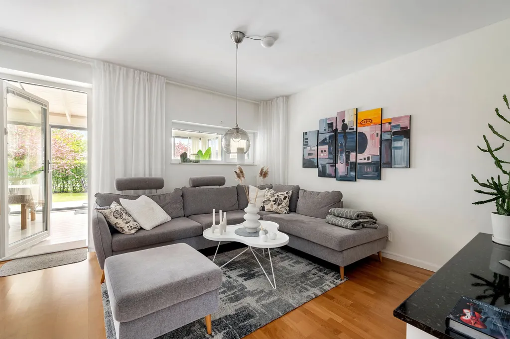 Soggiorno - Well-Maintained Apartment with West Balcony in Skellefteå