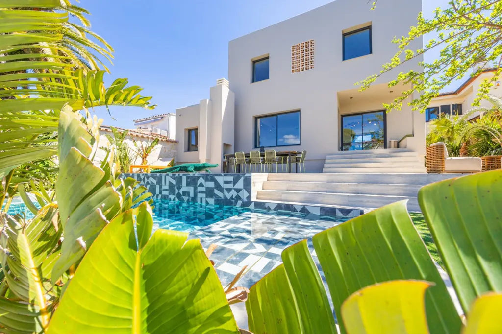 Pool - Contemporary Villa with Private Mooring in Empuriabrava