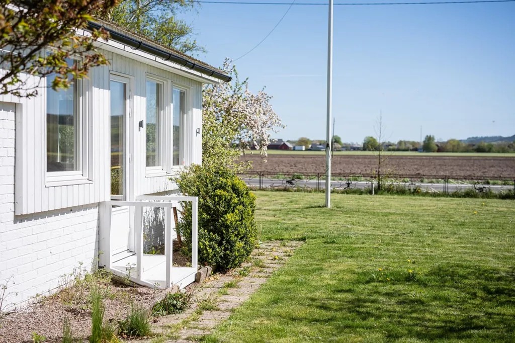 Giardino - Villa with Mountain View in Laholm