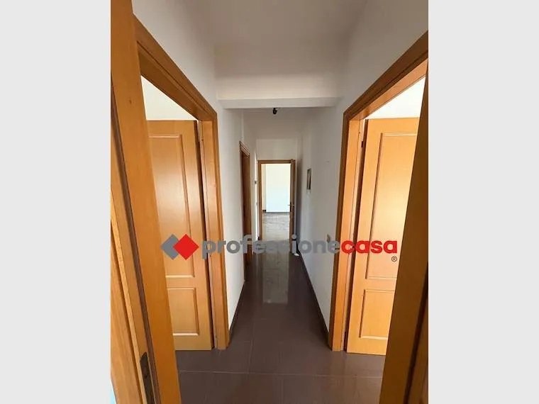 Ingresso - Appartamento con doppia esposizione e terrazzo a Pomezia