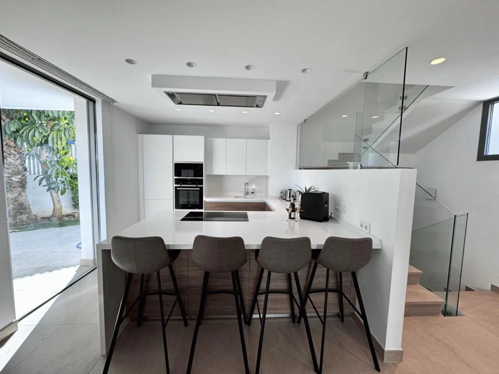 Cuisine - Luxury Villa with Pool in Estepona