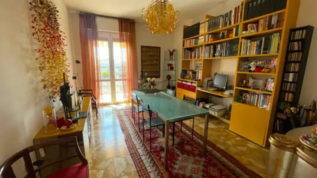 Kabinet - Penthouse Apartment with Balcony in Mantova