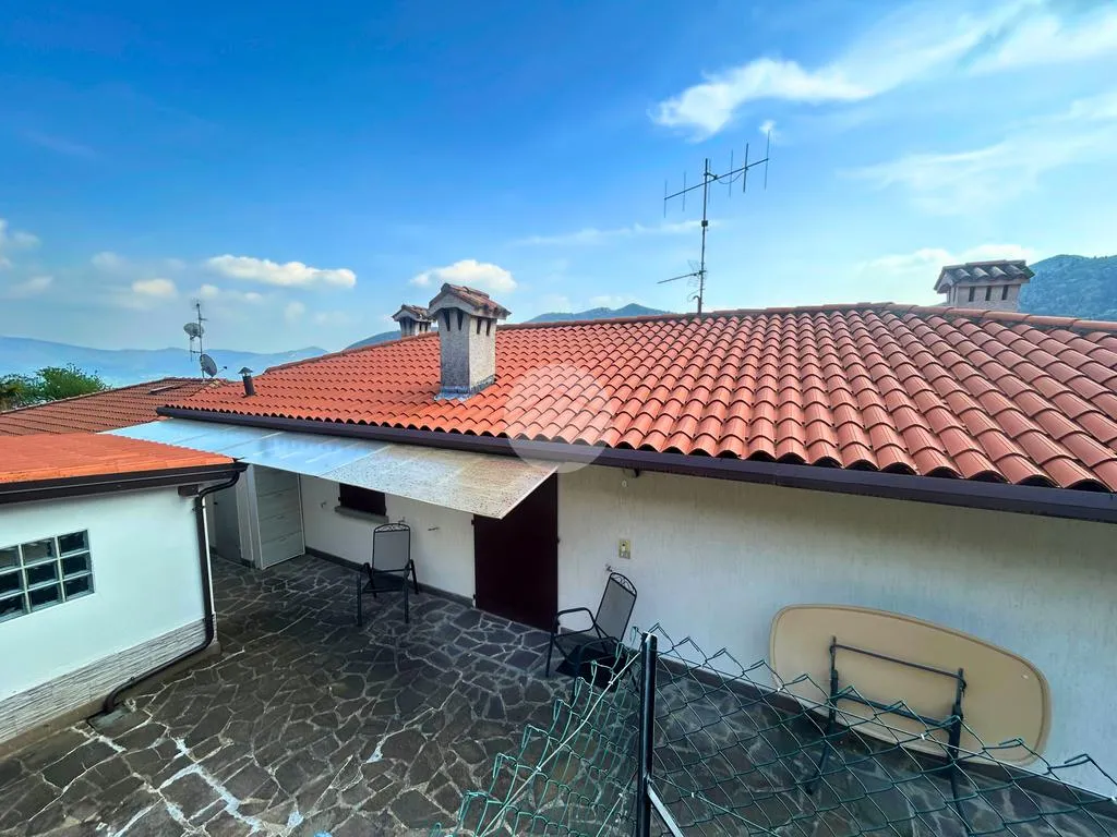 Terrace - Independent House with Panoramic View in Vigolo