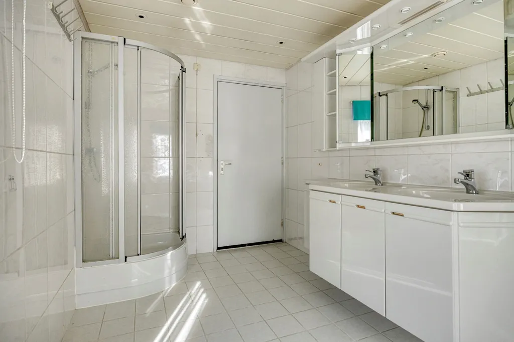 Vannitoad - Charming Villa with Parkland Views in Maasland