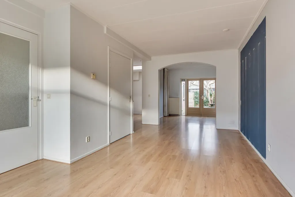 Esik - Spacious Renovated Semi-Detached House in Heiloo