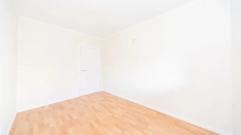 Rooms - Spacious Apartment with Balcony in Sant Adrià de Besòs
