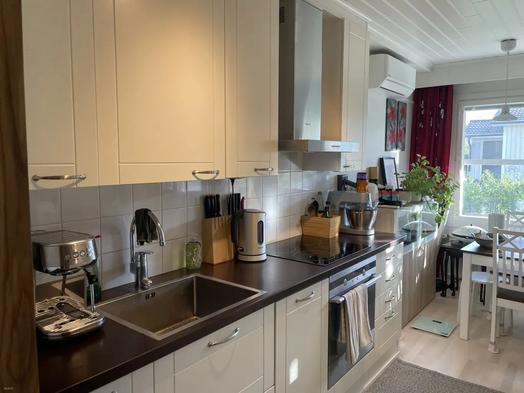 Cucina - Spacious Apartment with Garden in Tikkurila, Helsinki