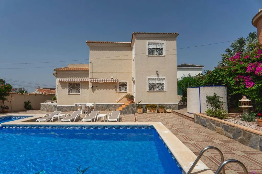 Bassein - 4-Bedroom Villa with Pool in Ciudad Quesada