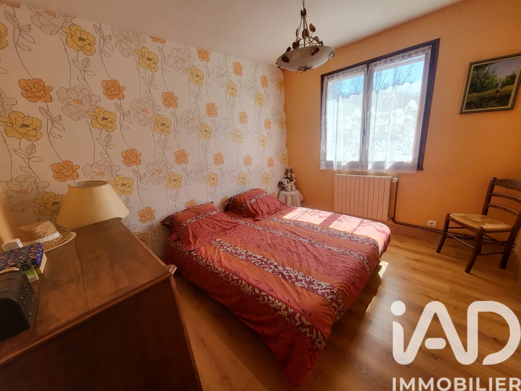 Chambres - Maison avec vue sur le lac à Cornillon-Sur-L'Oule