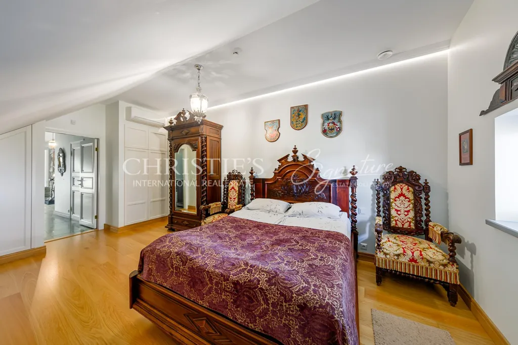 Dormitorios - Historic 4-Bedroom Flat in Tallinn City Centre