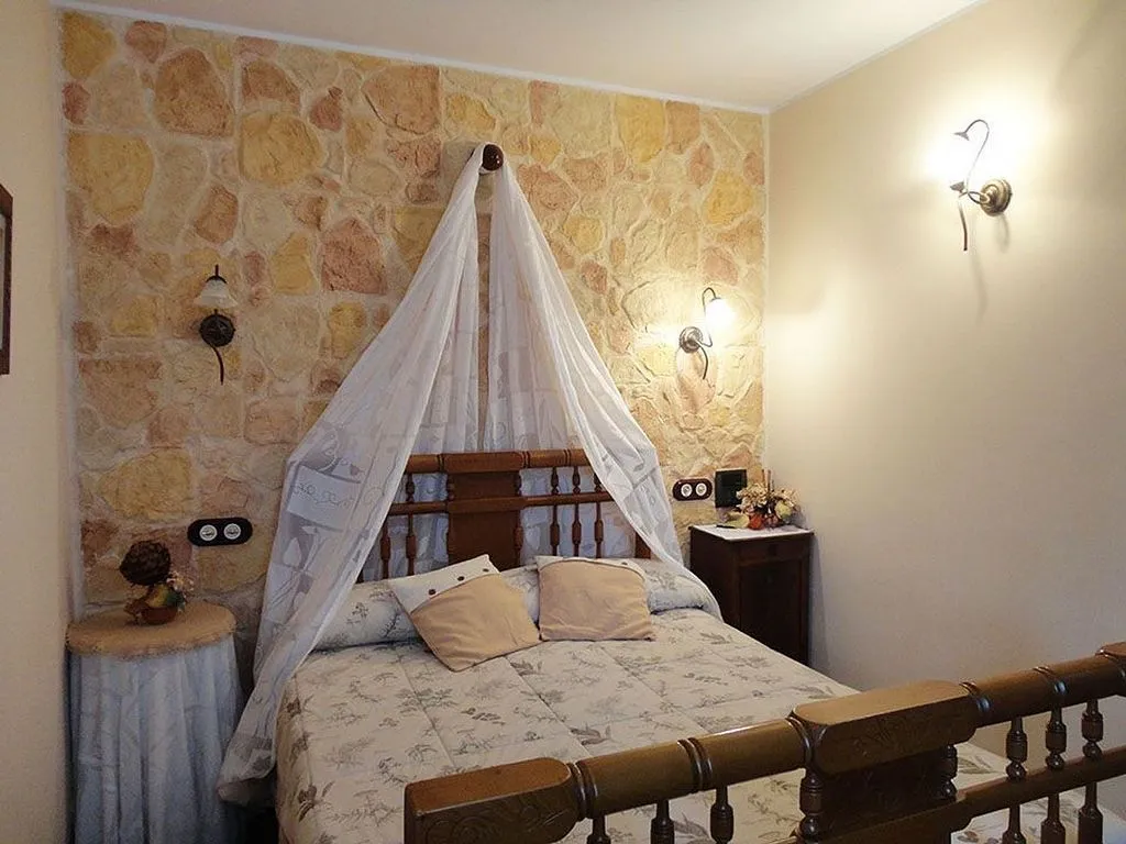 Chambres - Adosado with Rustic Decor in Riocavado de la Sierra