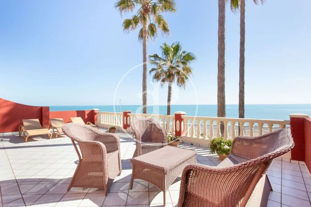 Terrasse - Luxury Villa with Seafront Views in Burriana