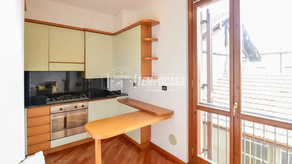 Köök - Two-Level Apartment with Balcony in Cantù