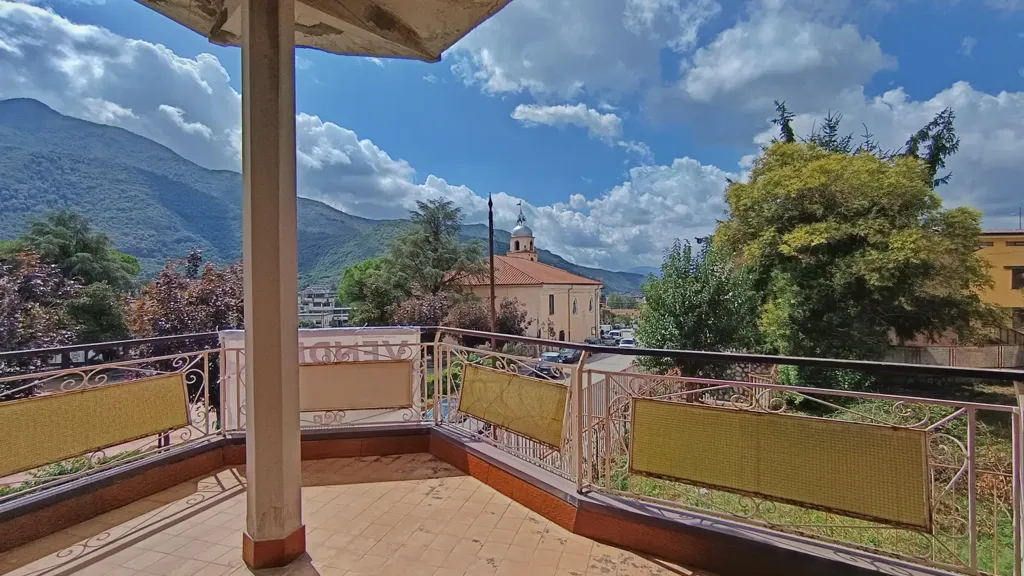 Balcon - Three-Bedroom Apartment with Balcony in Solofra