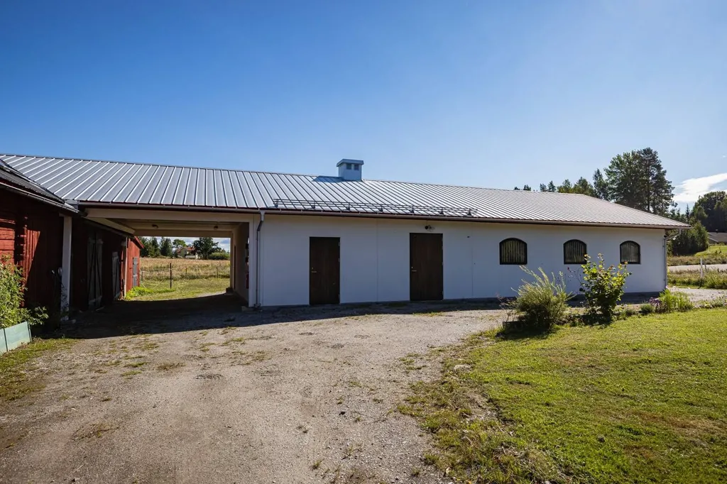 Välivaade - Charming Farmhouse with Stables in Västra Sund