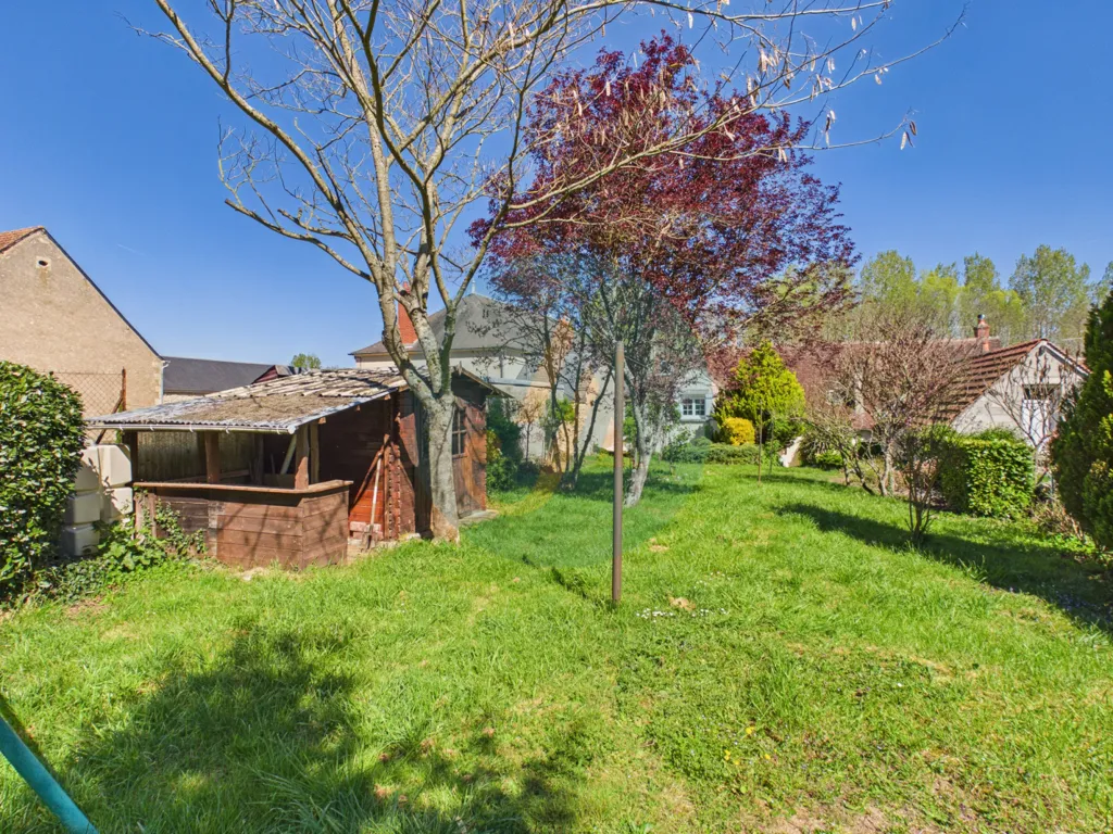 Aed - Character House with Garden in Narcy