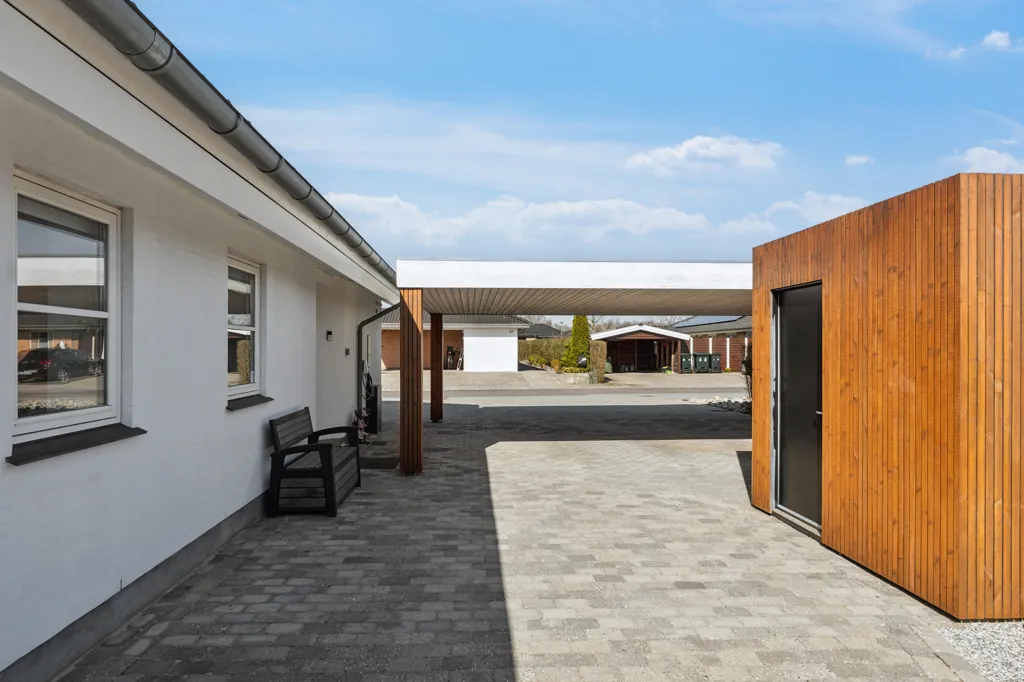 Jardin - Architect-designed Villa with Garden in Køge