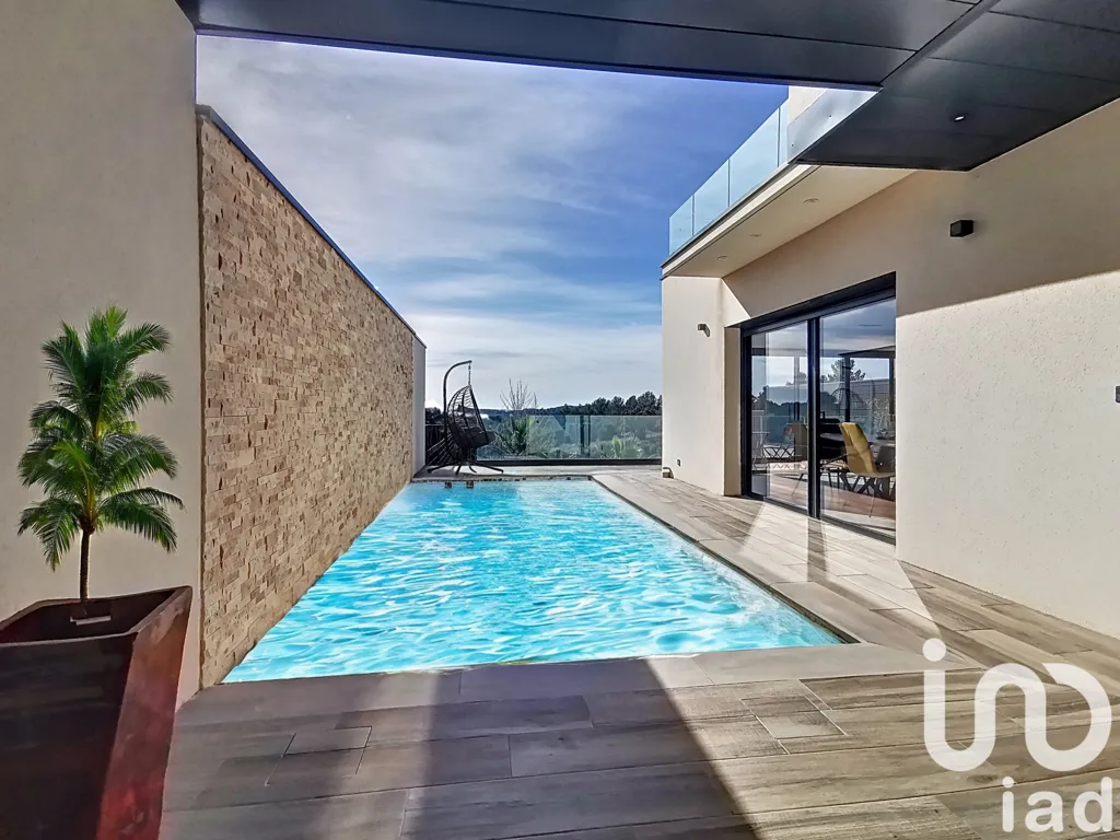 Piscine - Villa d'Architecte avec Vue Panoramique à Nîmes