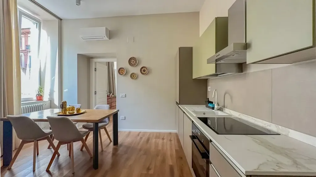 Kitchen - Central Trilocale with Balcony in Naples