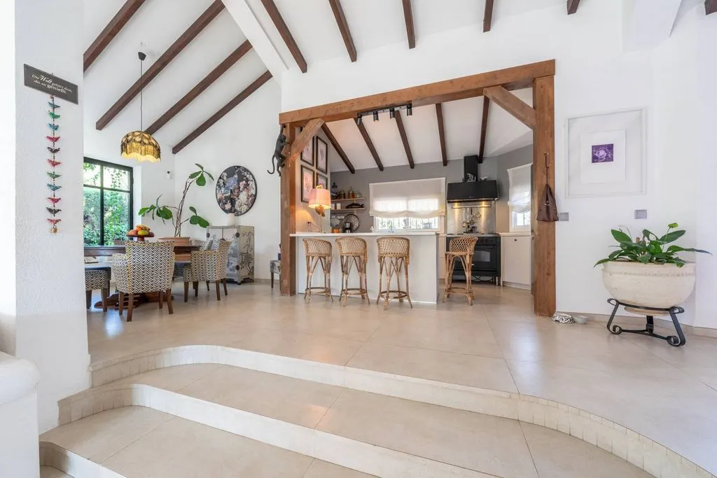 Dining Room - Renovated Villa with Pool in Atalaya, Estepona