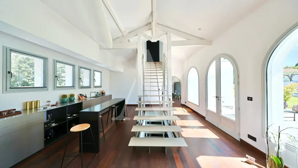 Cucina - Modernist Villa with Sculptural Architecture in Hasparren
