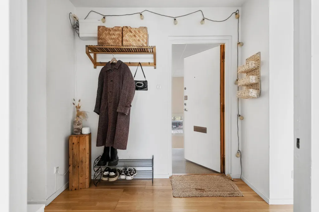 hallway_entrance