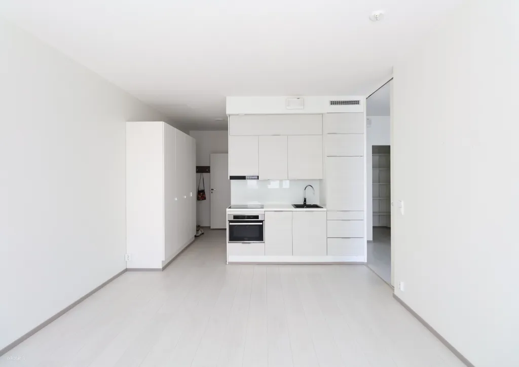 Köök - Modern Flat with Balcony in Kaivoksela, Vantaa