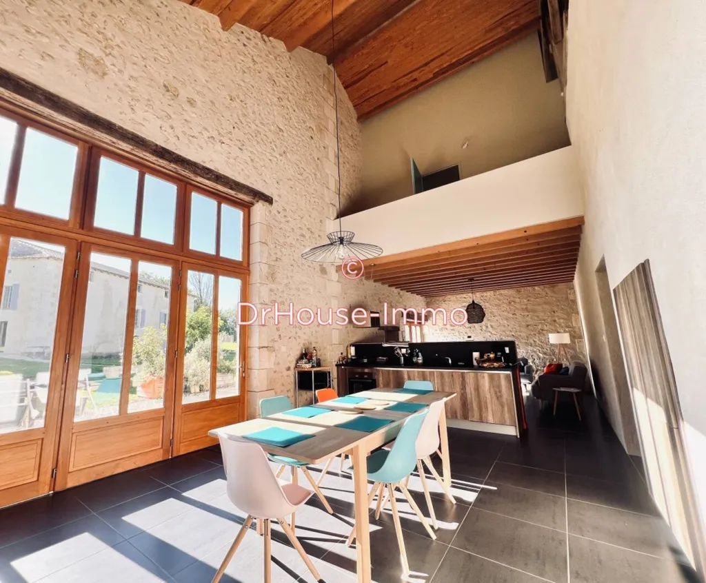 Salle à manger - Domaine avec Piscine et Gîtes à Ribérac