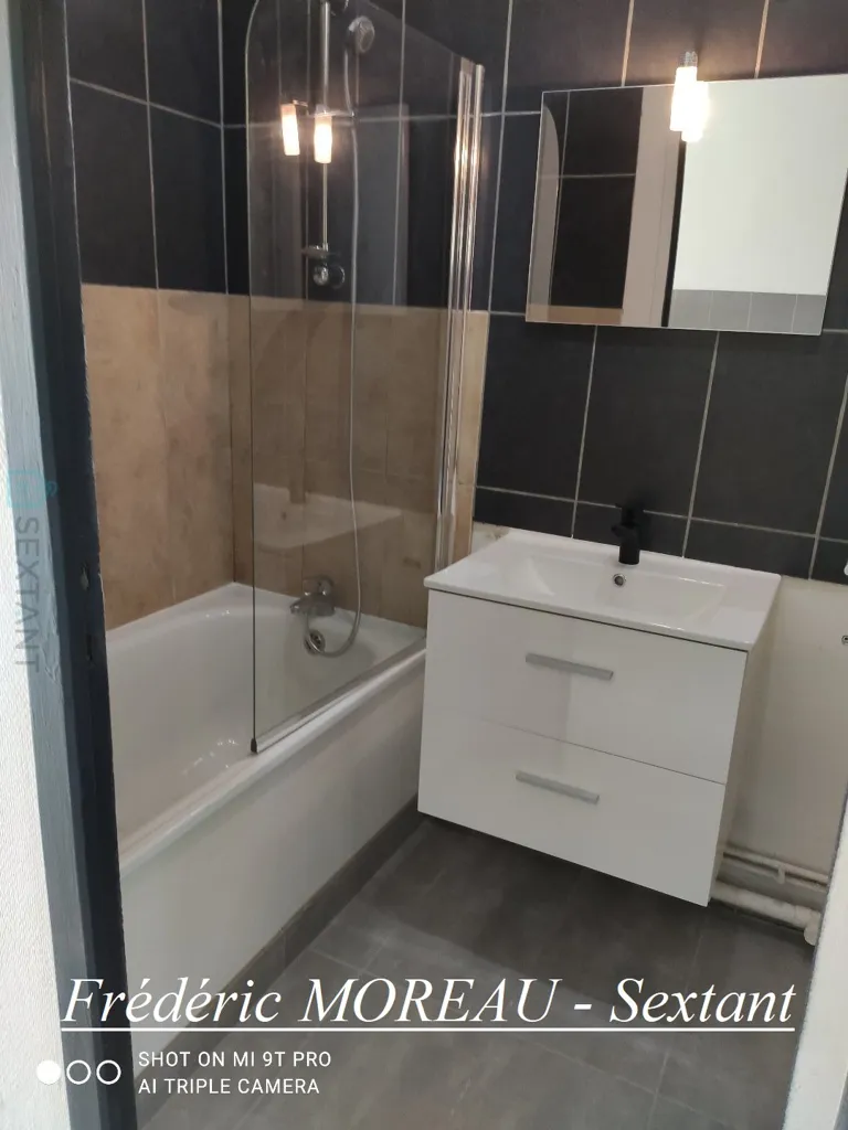 Salles de bain - Studio Meublé avec Parking à Bergerac
