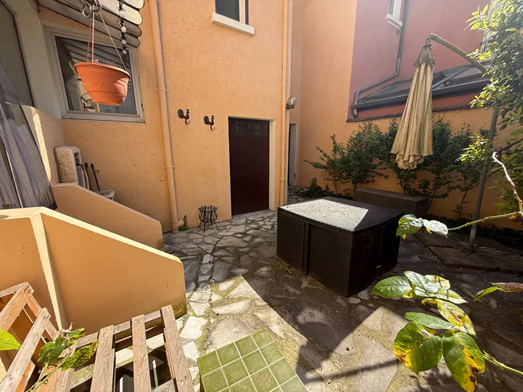 Jardín - Charming Townhouse with Courtyards in Villeurbanne