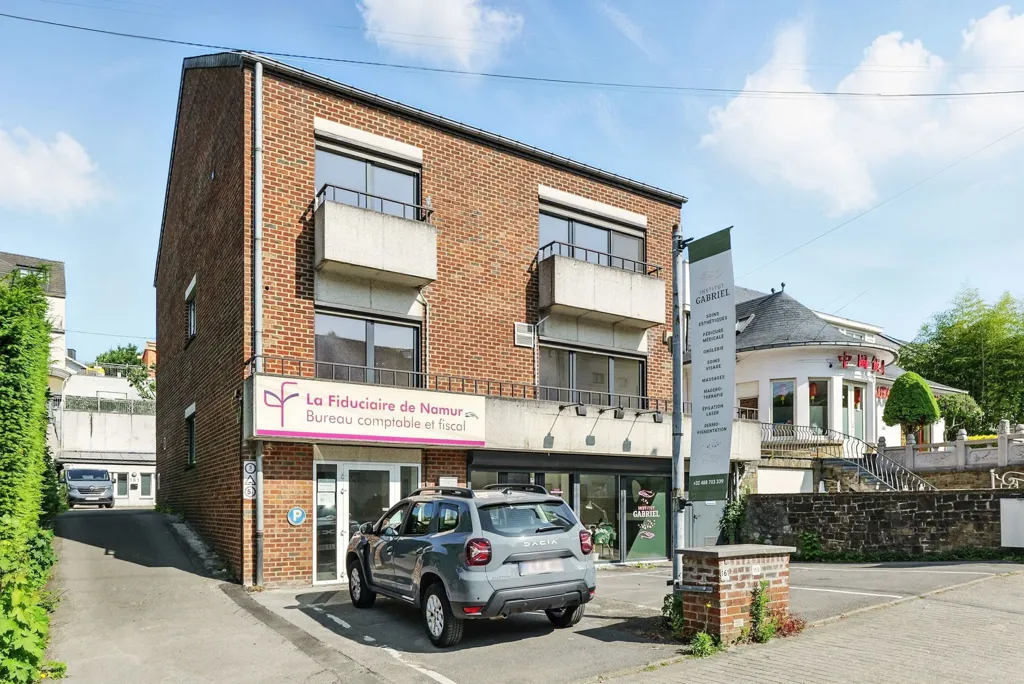 Välivaade - Mixed-Use Building with Terraces in Namur