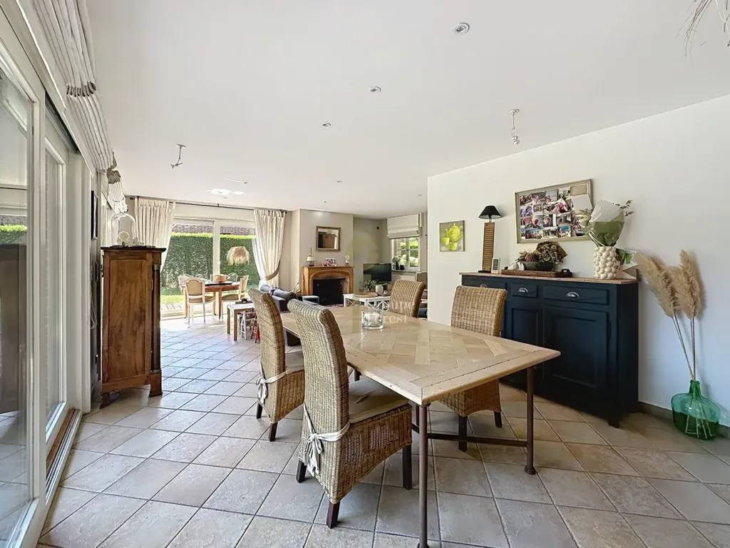 Terrass - Architectural House with Garden in Croix