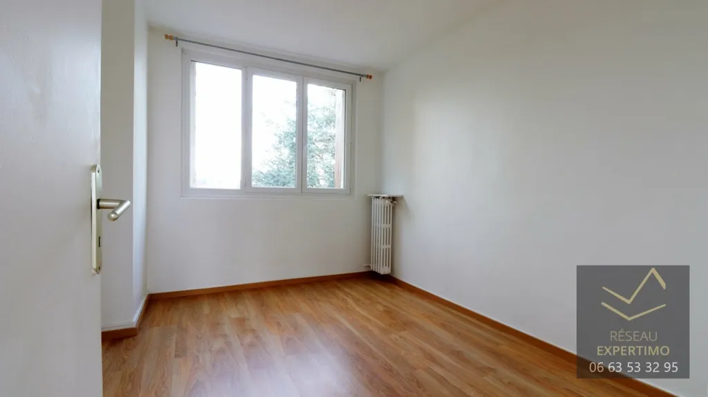 Rooms - Bright 3-Bed Flat with Eiffel View in Clamart