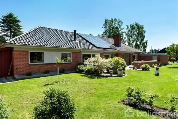 Garden - Red Brick Villa with Sauna in Grenaa
