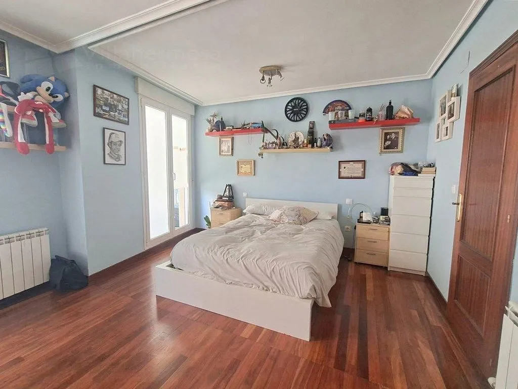 Magamistoad - Spacious Apartment with Balconies in Central Location