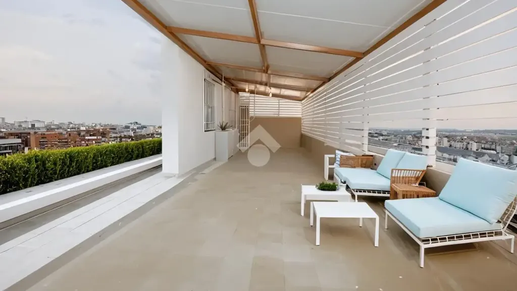 Terrass - Three-Bedroom Flat with Balcony in Palermo