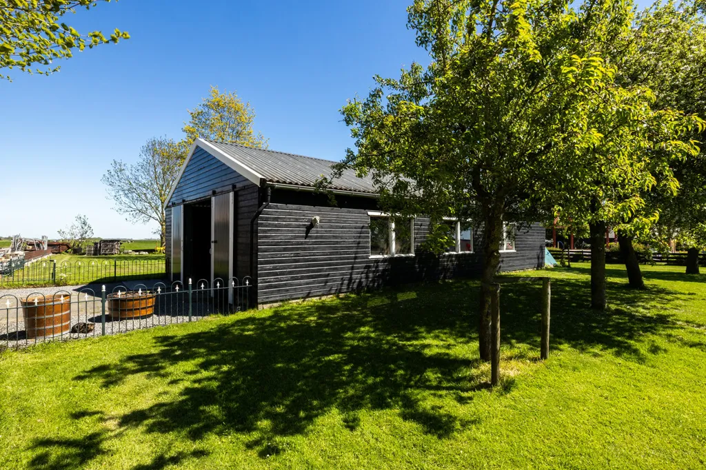 Välivaade - Nostalgic Farmhouse with Polder Views in Vlist
