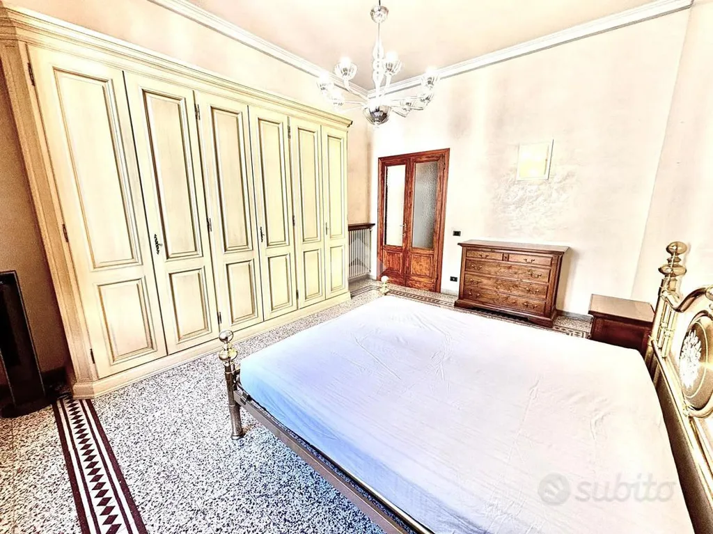 Chambres - 1930s Apartment with Balcony in Florence
