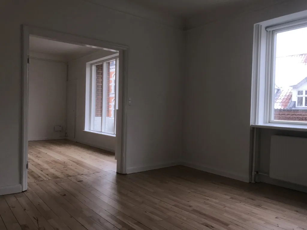 Rooms - 4-Bedroom Apartment in Central Slagelse