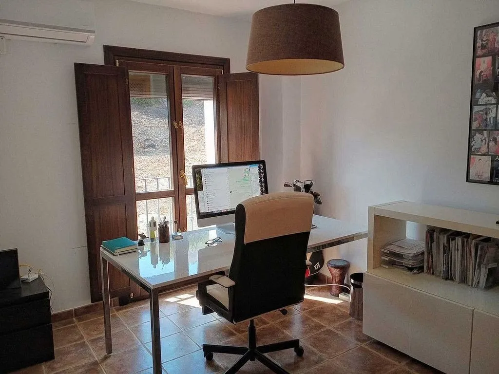 Kabinet - Semi-detached House with Pool in Estepona