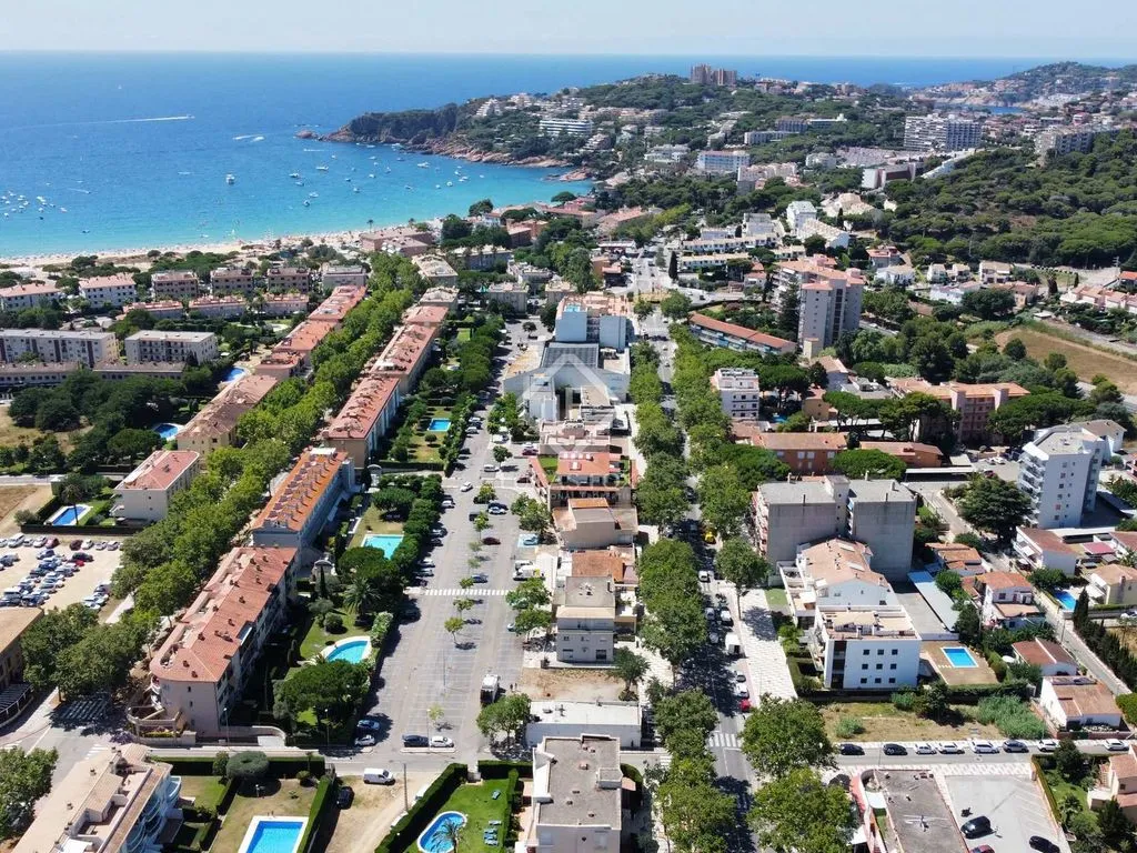 Õhuvaade - Corner Plot with Building Potential in S’Agaró