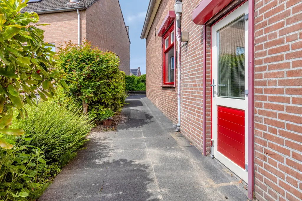 5-room house in Nieuw-vossemeer