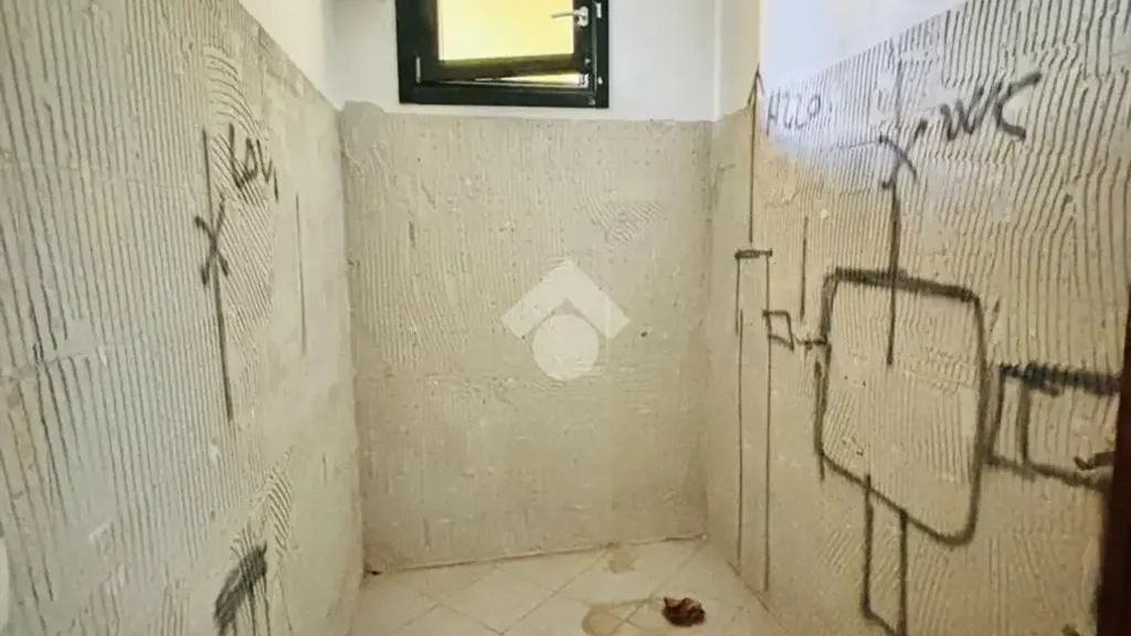 Salles de bain - Converted Apartment with Parking in Rho