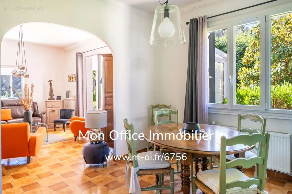 Salle à manger - Maison avec Piscine et Jardin à Éguilles