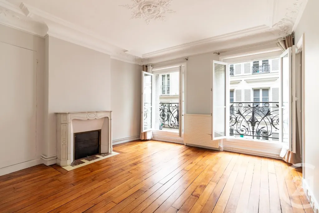 Séjour - Appartement Parisien avec Balcon aux Batignolles