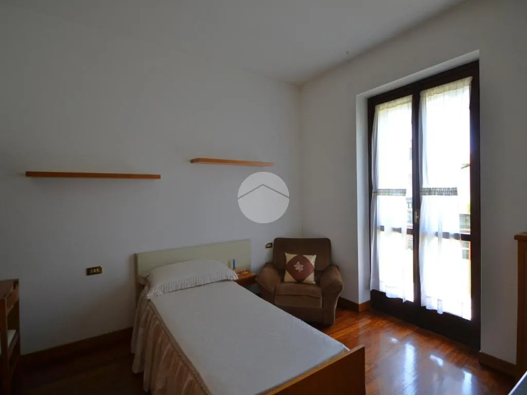 Magamistoad - Detached Villa with Garden in Vittuone